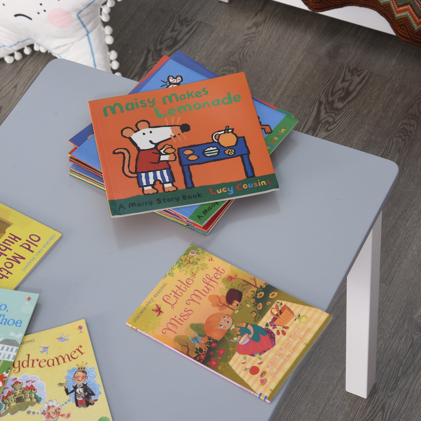 AI62 Decor Grey Kids Table and Chairs for Study & Snack Time